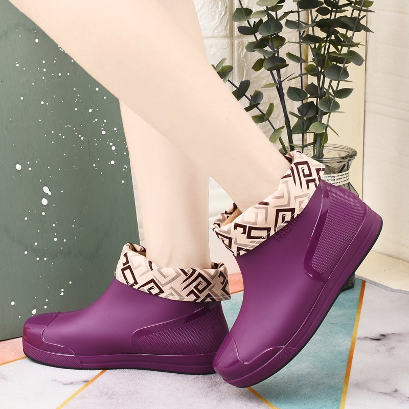 New Waterproof Rain Boots For Female Students, Low-Cut Short-Tube Fashionable Plastic Shoes, Non-Slip, Warm And Velvet Cotton-Covered Water Shoes - Image 4