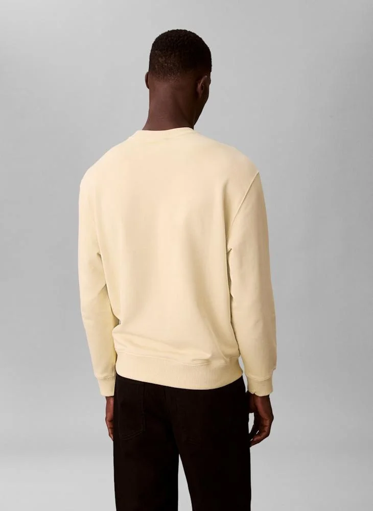 كالفن كلاين جينز سويت شيرت تيري بياقة دائرية بحروف أولى