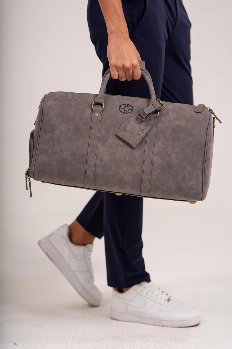 إي جي إل حقيبة دافل من جلد السويد النباتي - رمادي ناردو
