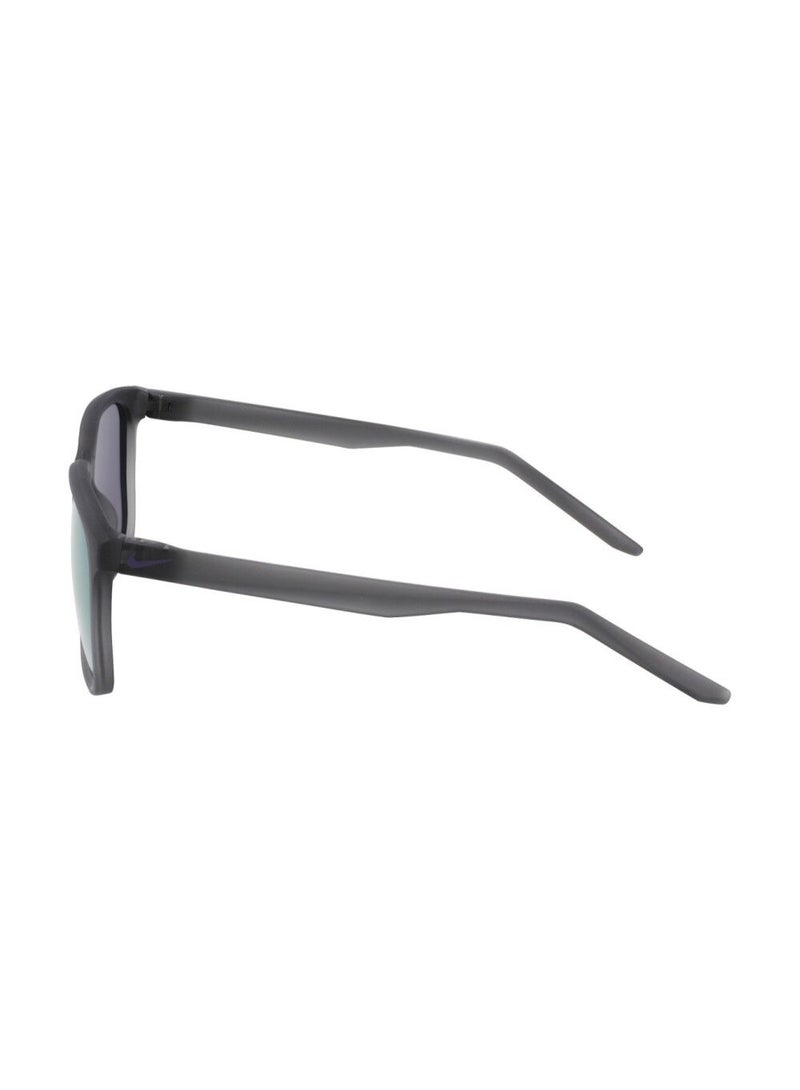 NIKE FD1849 066 57 Unisex Square Sunglass - Mate Smoke Grey - Image 4