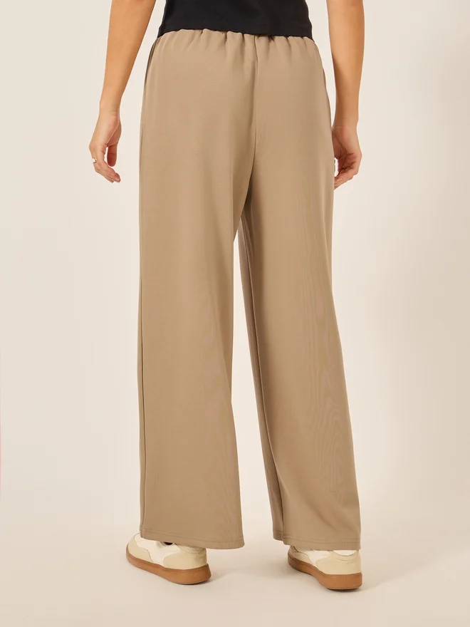 Styli Styli Badge Detail Scuba Wide Leg Joggers