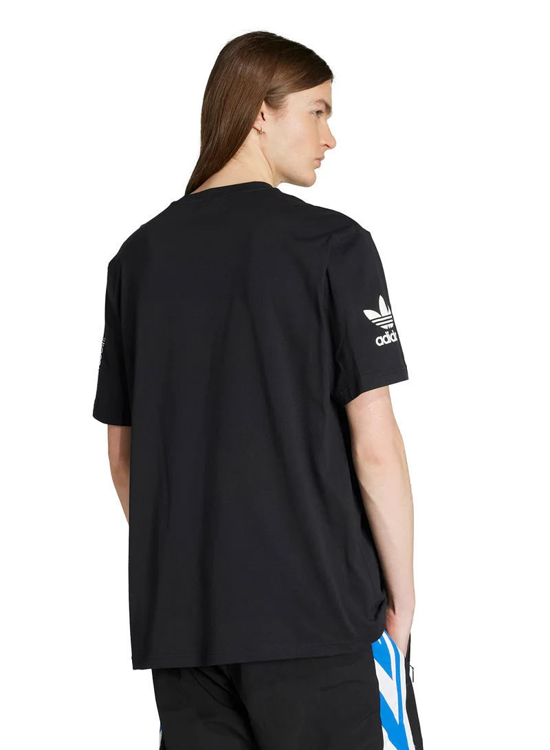 اديداس اوريجينالز 90S Football Graphic T-Shirt
