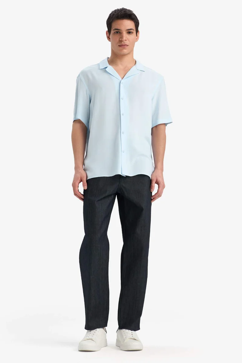 ديفاكتو Regular Fit Apache Neck Short Sleeve Shirt