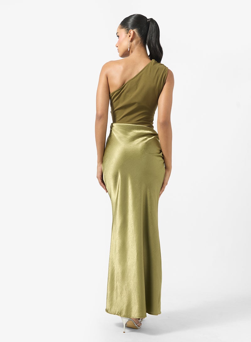 فستان ساتان بكتف واحد وخصر منخفض