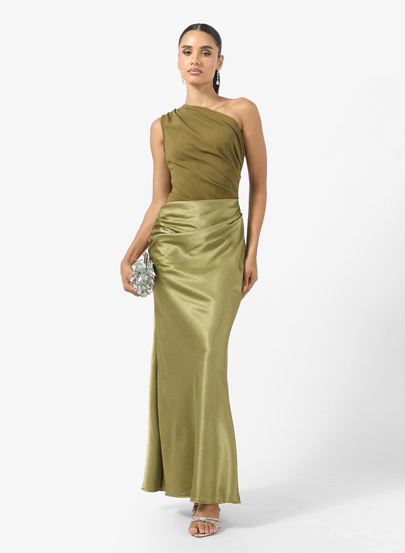 فستان ساتان بكتف واحد وخصر منخفض