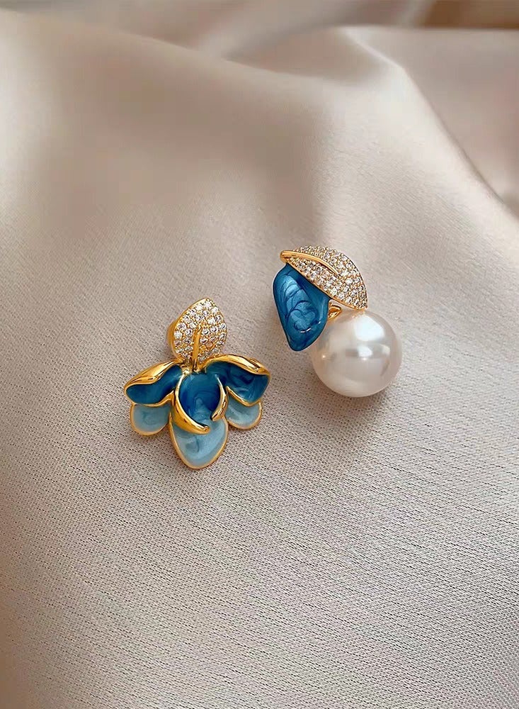 أقراط لؤلؤ فرنسية رومانسية مطلية بالمينا - تصميم ورقة فاخرة غير متناسقة، مجوهرات بيان بأسلوب القصر الجديد للنساء - Image 2