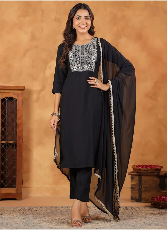 Janasya Janasya Embroidered Straight Kurta and Trousers with Dupatta Set