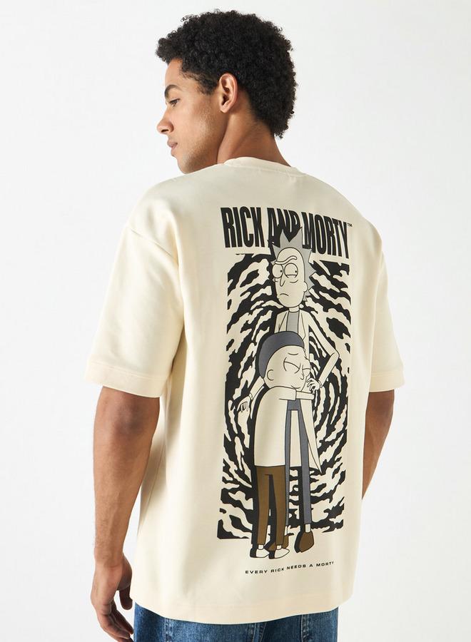 اس بي كاركترز تيشيرت بياقة ضيّقة وأكمام قصيرة وطبعات ريك ومورتي - Image 1