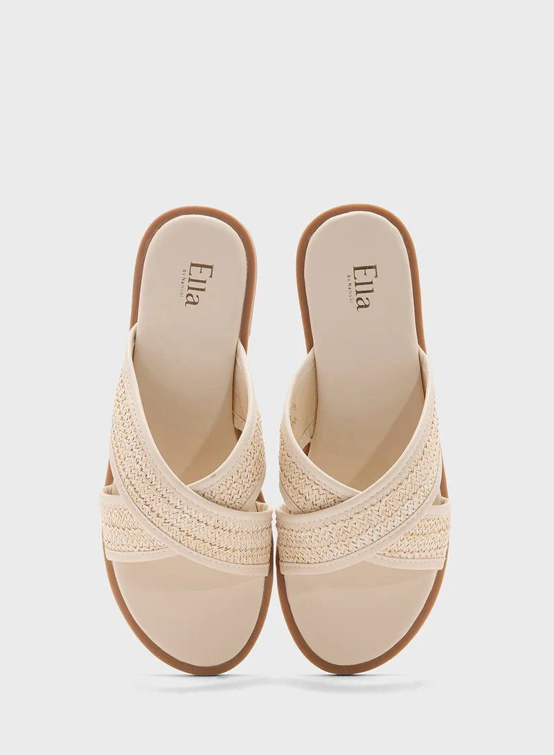 ايلا صندل مسطح من الرافييا