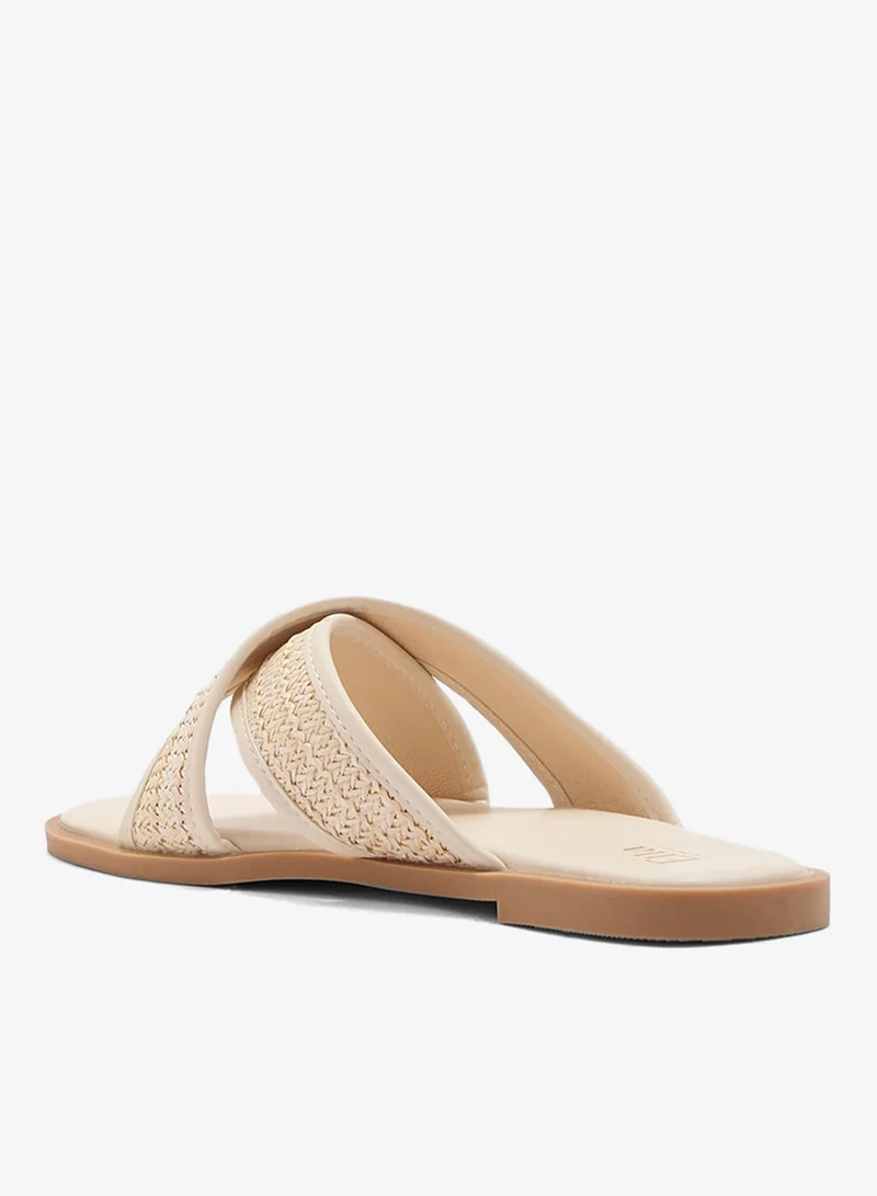 ايلا صندل مسطح من الرافييا