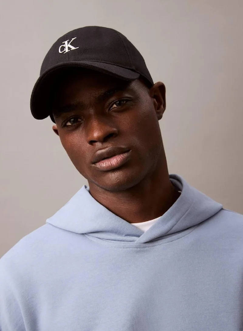 كالفن كلاين قبعة كاب من التويل بشعار