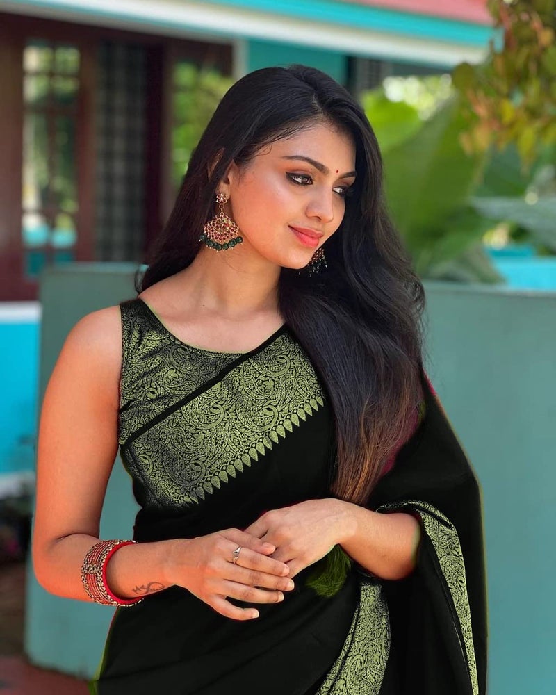 avantika fashion أفانتكا فاشن - ساري باناراسي من الحرير للنساء والفتيات مع قطعة بلوزة (كوفاي باتتو_أسود) - Image 4