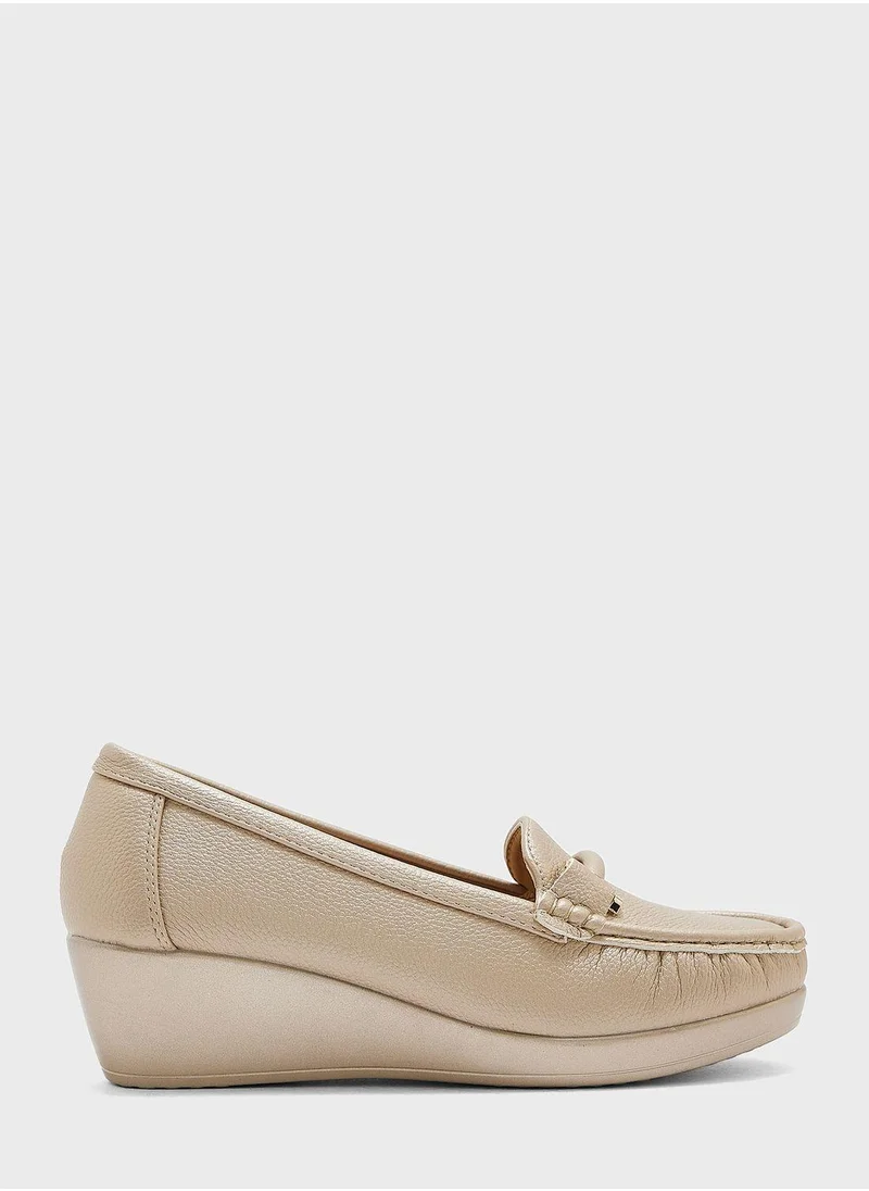 Le Confort Round Shape Flat Moccasins