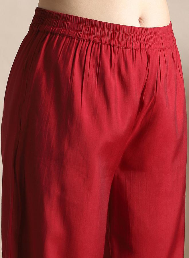 جلو باص طقم كورتا مستقيمة مطرزة بتطريز زاري عند الصدر مع بنطال وشيلة - Image 5