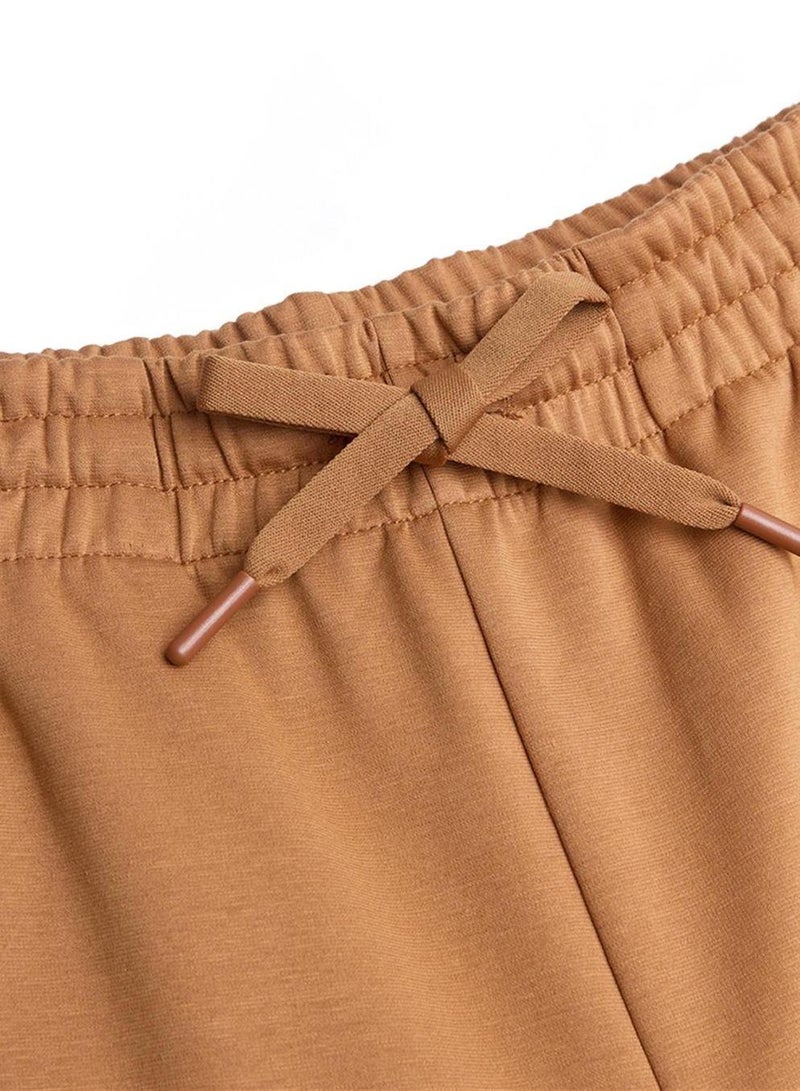 GIORDANO Men's Regular Fit Mid-Rise Everyday Comfortable Shorts - Image 3