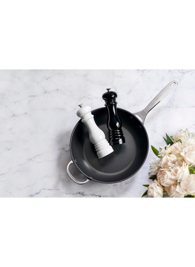 لو كروزي مجموعة مطحنة الملح والفلفل من Le Creuset، مقاس 8 × 2 1/2 بوصة لكل منهما، باللونين الأسود والأبيض  - Image 4