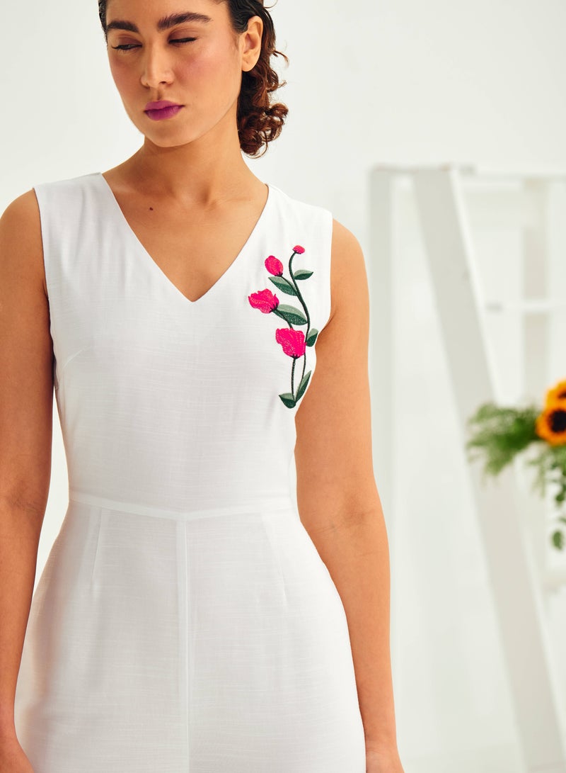 أشيتا فرنانديز Ashita Fernandes Sierra White Linen Blend Ankle-Length Sleeveless Women's Jumpsuit with Cute Flower Detailing – Retro Resort & Casual Summer Wear  - Image 4