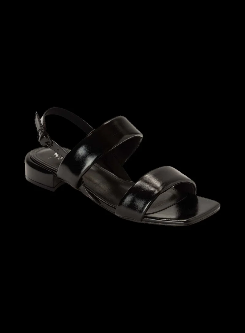 باتا صندل مريح بأحزمة بسيطة