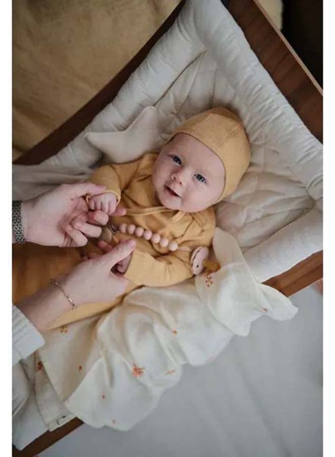 mushie قبعة بيبي مشي مضلعة بلون الخردل الممزوج - Image 2