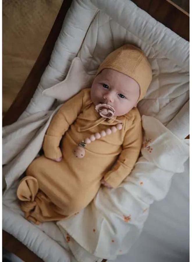 mushie قبعة بيبي مشي مضلعة بلون الخردل الممزوج - Image 3