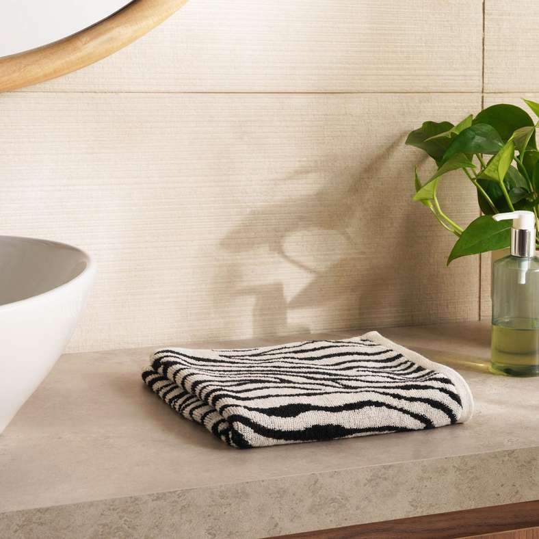 Pan Home منشفة يد بنمط ميراج - أسود