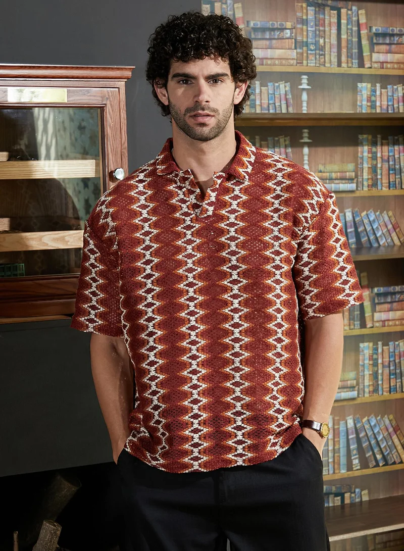 كامبوس سوترا تي شيرت بولو رجالي واسع بلون سِيينا محروق بتصميم شعبي