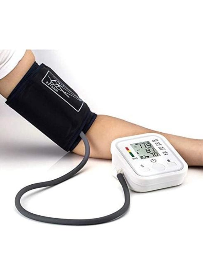 This electronic arm blood pressure monitor features microcomputer technology, a large LCD screen for accurate readings, internal memory for storing results and level alerts, and is battery and USB powered for easy and safe home use. - Image 4