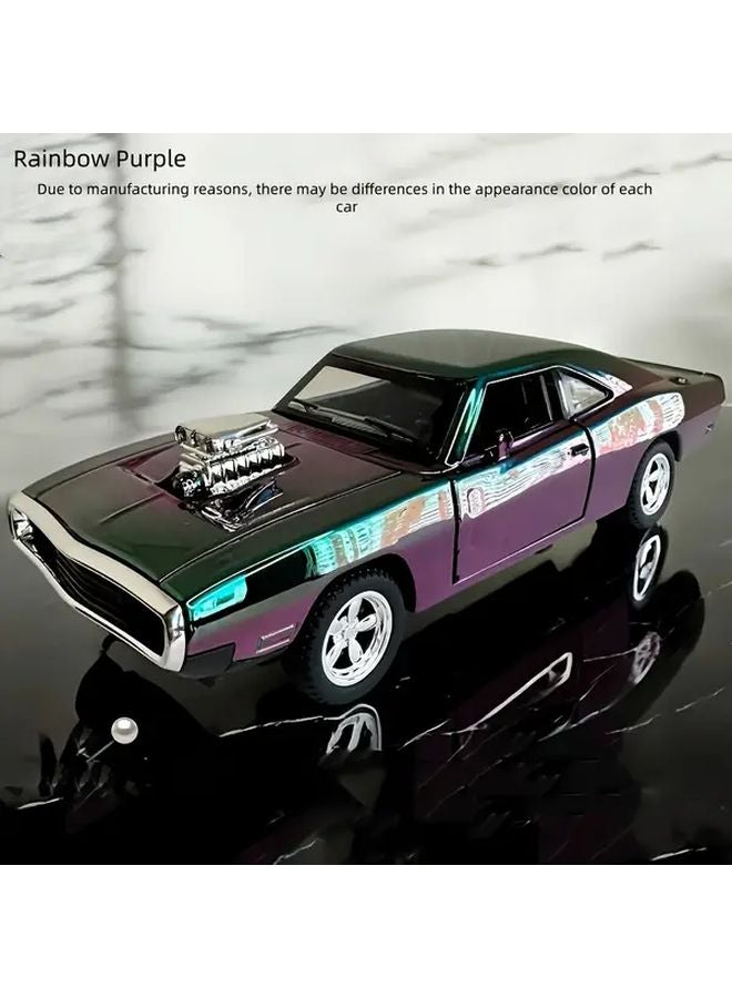 نموذج سيارة عضلات من العقدين 1960 و1970 باللون البنفسجي مقياس 1:32 مع أبواب متحركة ومحرك كرومي تحت غطاء المحرك - Image 1