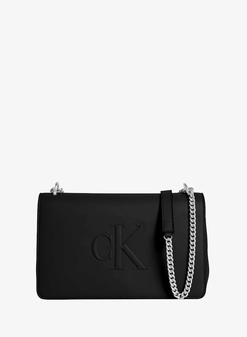 كالفن كلاين جينز حقيبة كتف بتفاصيل سلسلة وشعار