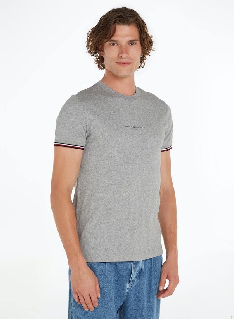 تومي هيلفيغر تيشيرت مزين بالشعار للرجال من القطن، رمادي - Image 1