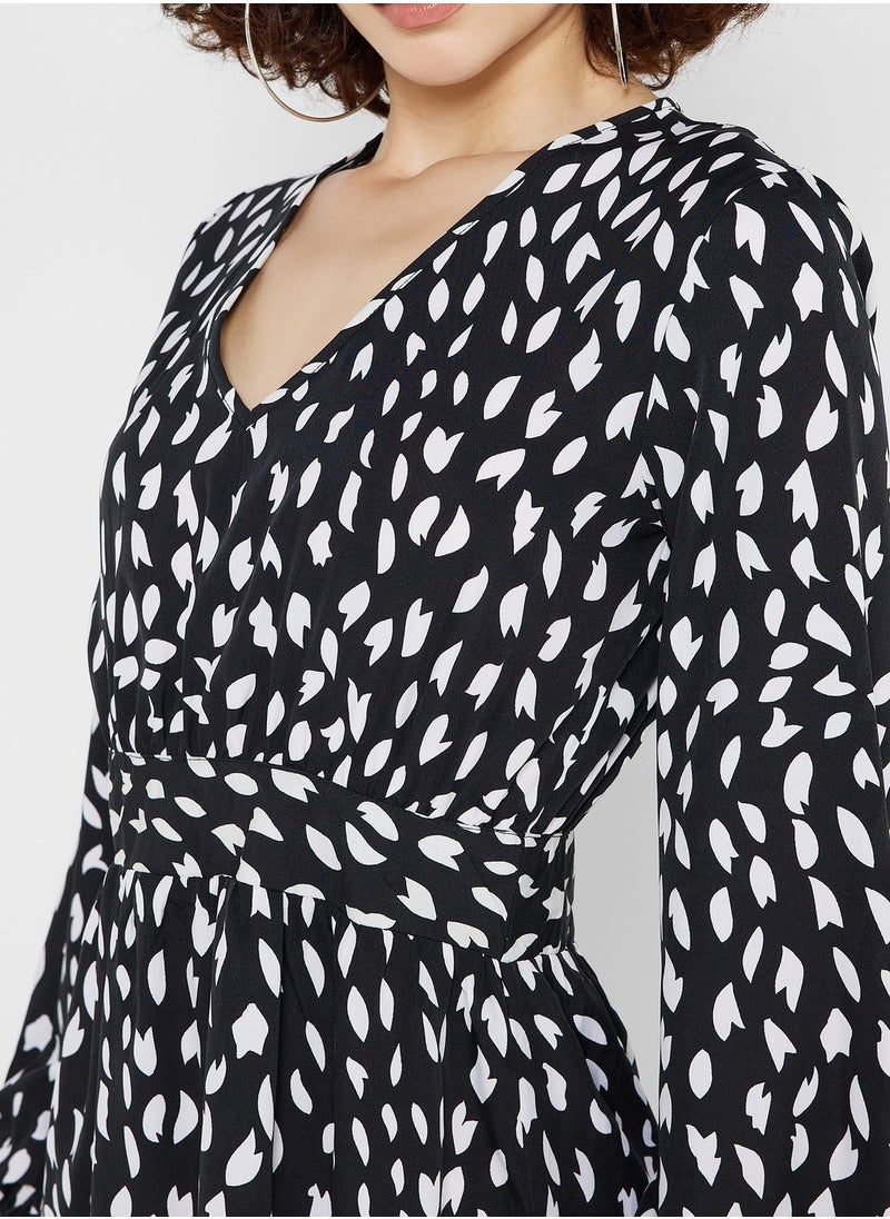 boohoo Printed V-Neck Shirred Waist Dress  - Image 3