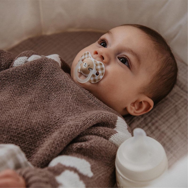 SUAVINEX سوافينيكس، عبوة من 2 مصاصة للأطفال من 6 إلى 18 شهرًا، بحلمة سيليكونية فسيولوجية SX Pro متناسقة، مسطحة ومرنة، تحترم التطور الفموي، وايلد&فري أزرق - Image 3