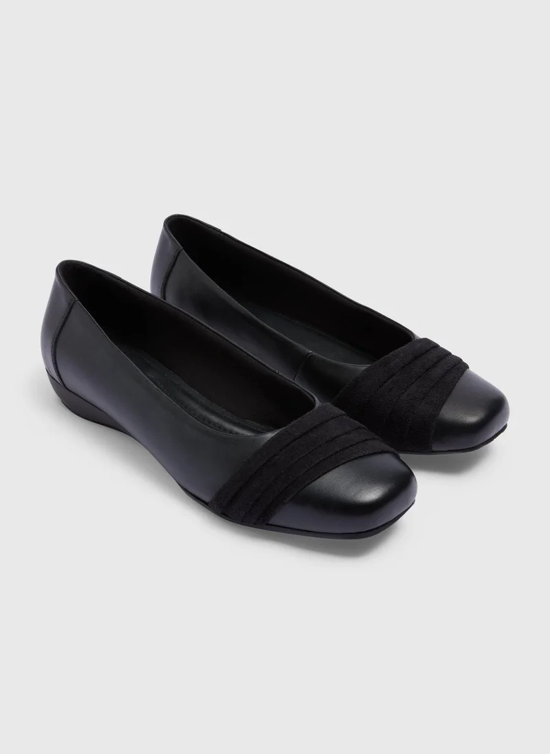 ماتلان Black Square Toe Flat Shoes