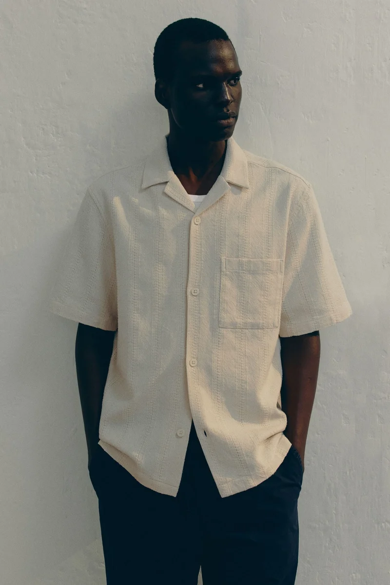 اتش اند ام قميص ريزورت بقصّة عادية