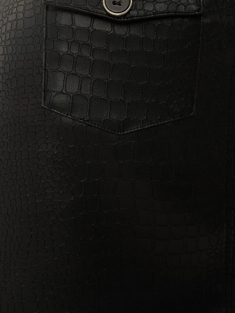 هيكاب تنورة جلدية بنقشة تمساح صغيرة مع تفاصيل جيب