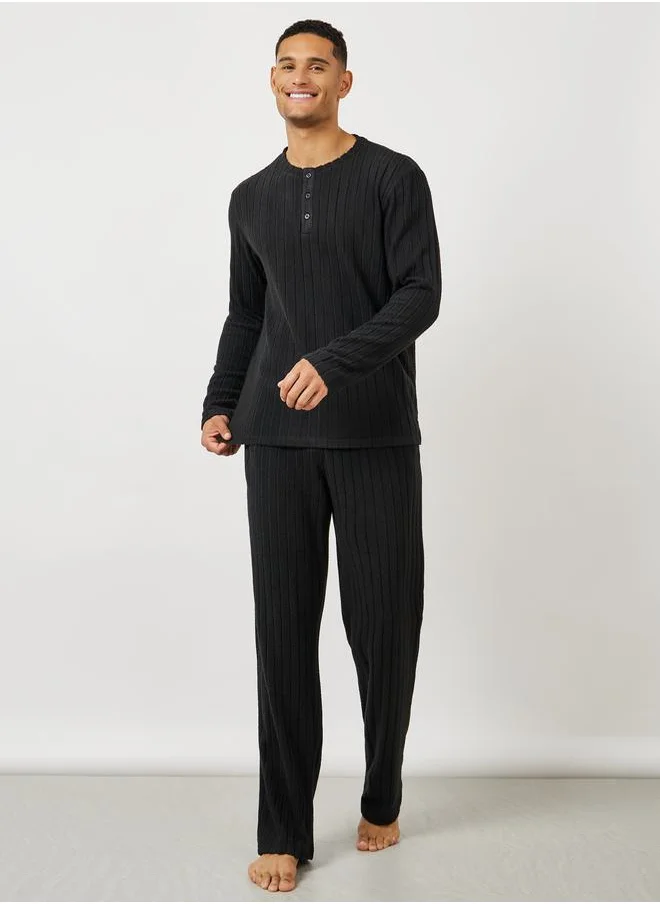 ستايلي Ribbed T-Shirt & Open Hem Pyjama Set