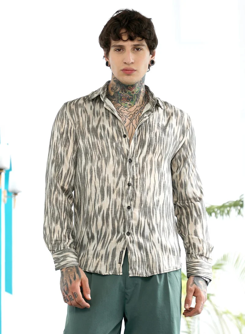 Campus Sutra Campus Sutra Men's Charcoal Grey & Off-White Contrast-Abstract Imprint Shirt | Spread Collar , Long Cuffed Sleeves , Button Closure , Curved Hem | Abstract Print Plain | Shirt For Casual Wear