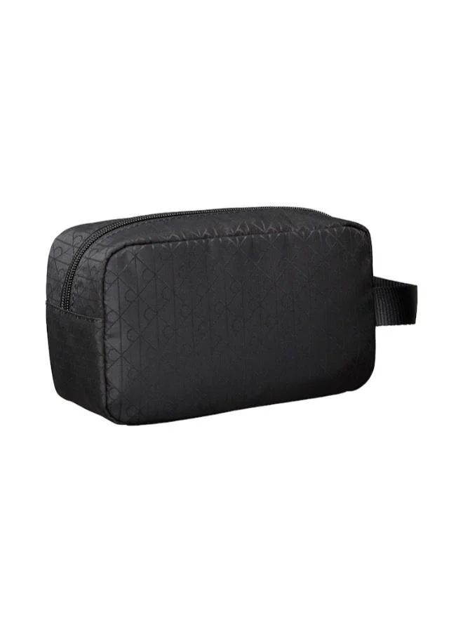 كالفن كلاين حقيبة أدوات زينة