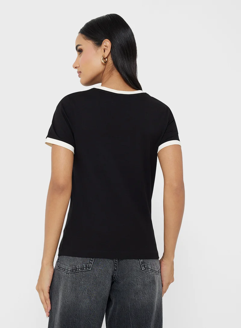 جس Carmen Short Sleeve Crew Neck T-Shirt