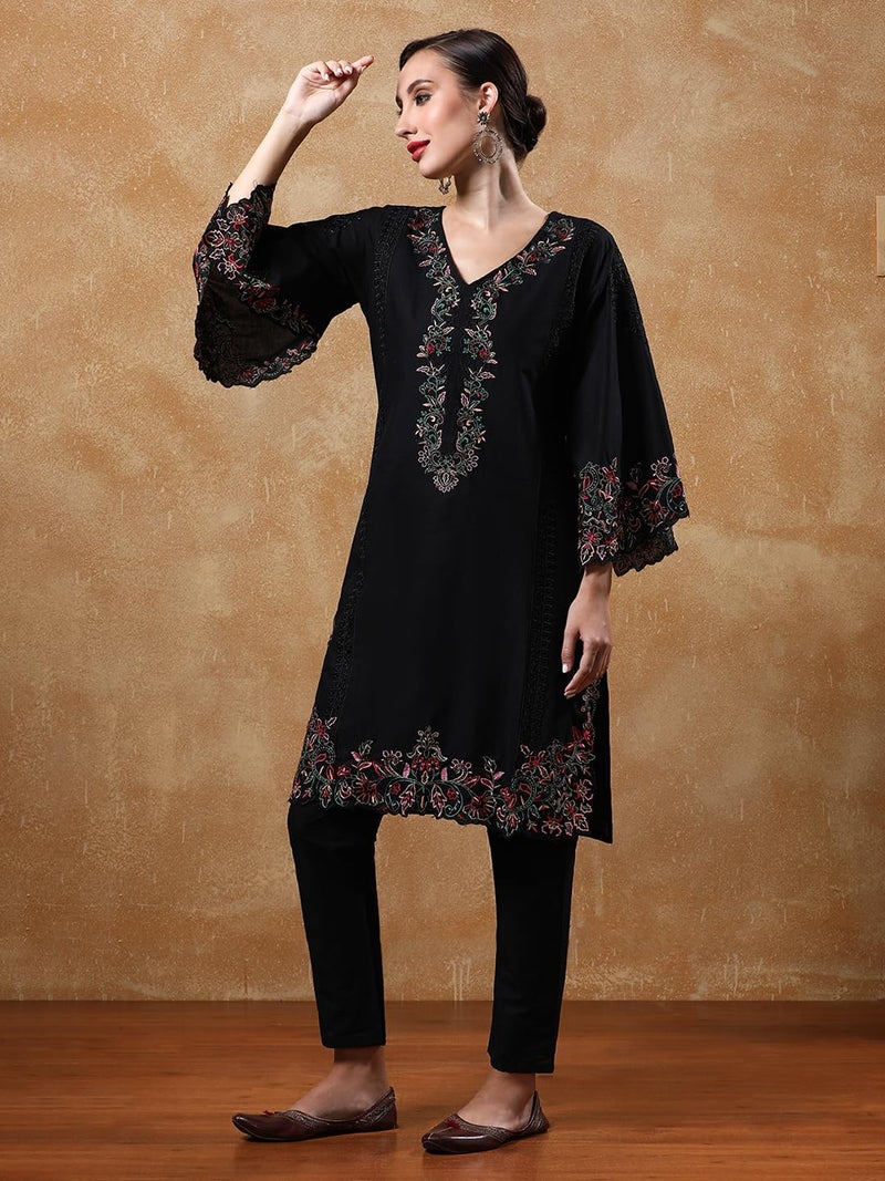 Varanga Women Embroidered V-Neck Pure Cotton Kurta Sets - Image 3