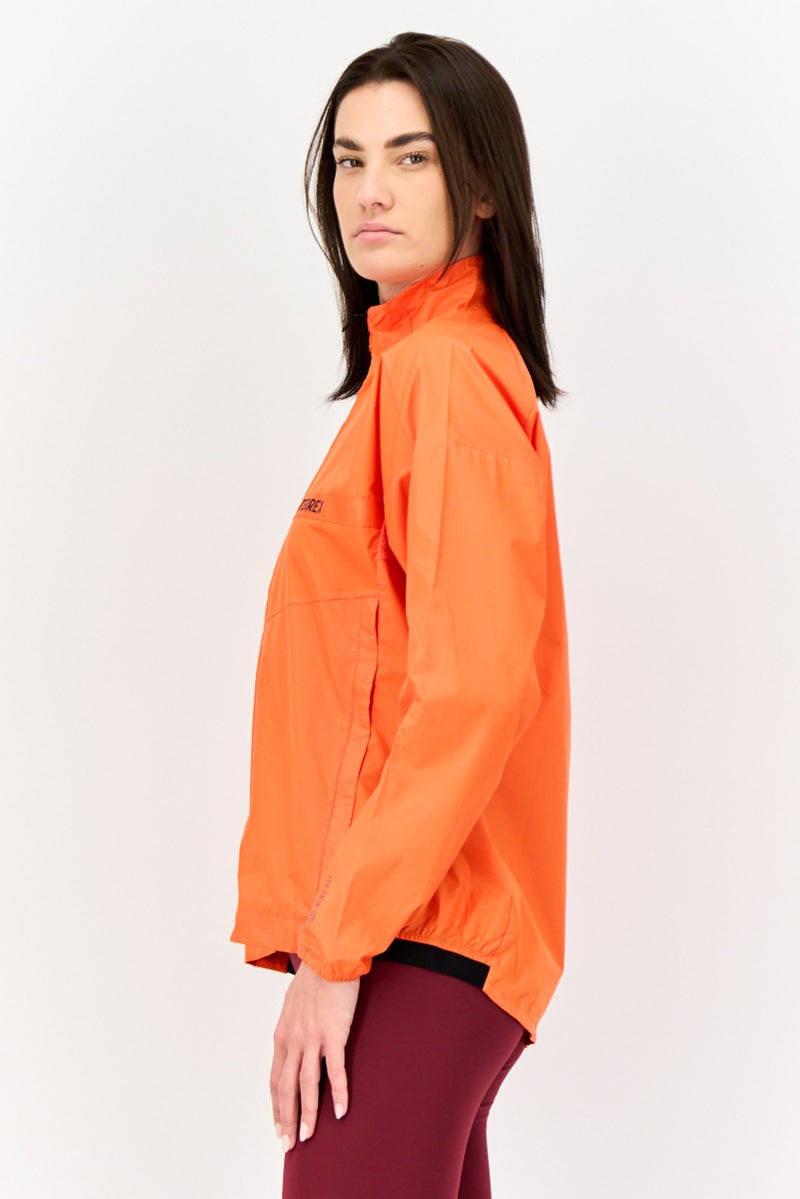 Adidas جاكيت رياضي نسائي بأكمام طويلة مناسب للجري، برتقالي - Image 2