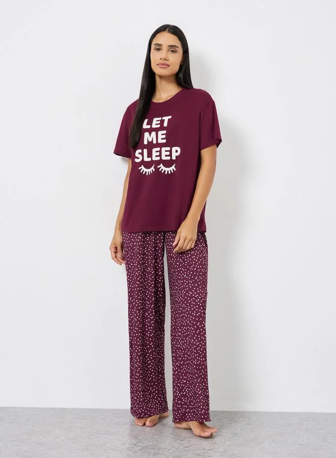 ستايلي طقم بيجاما من تيشيرت بطبعة وبنطال منقط