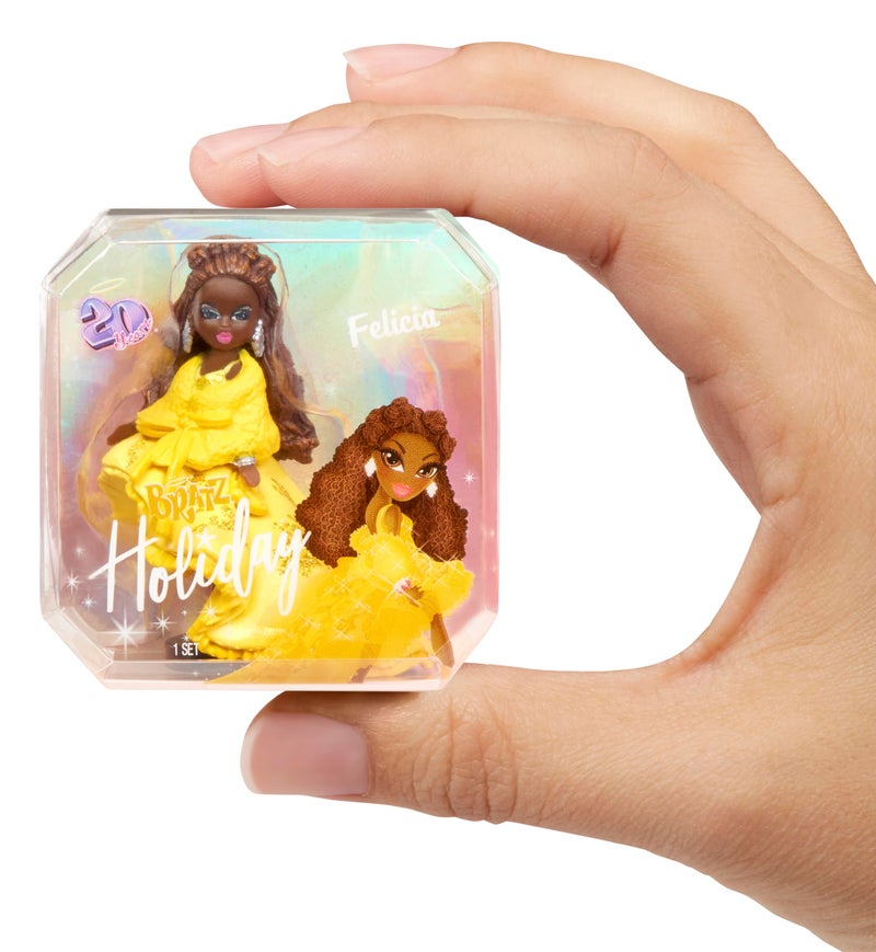 BRATZ MGA's Miniverse Mini Bratz Limited Edition 2-Pack, Holiday Felicia and Tweevils Mini Figures in Display Packaging - Image 5