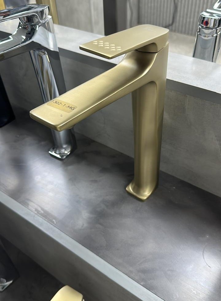 Automatic matte gold sink mixer - Image 2