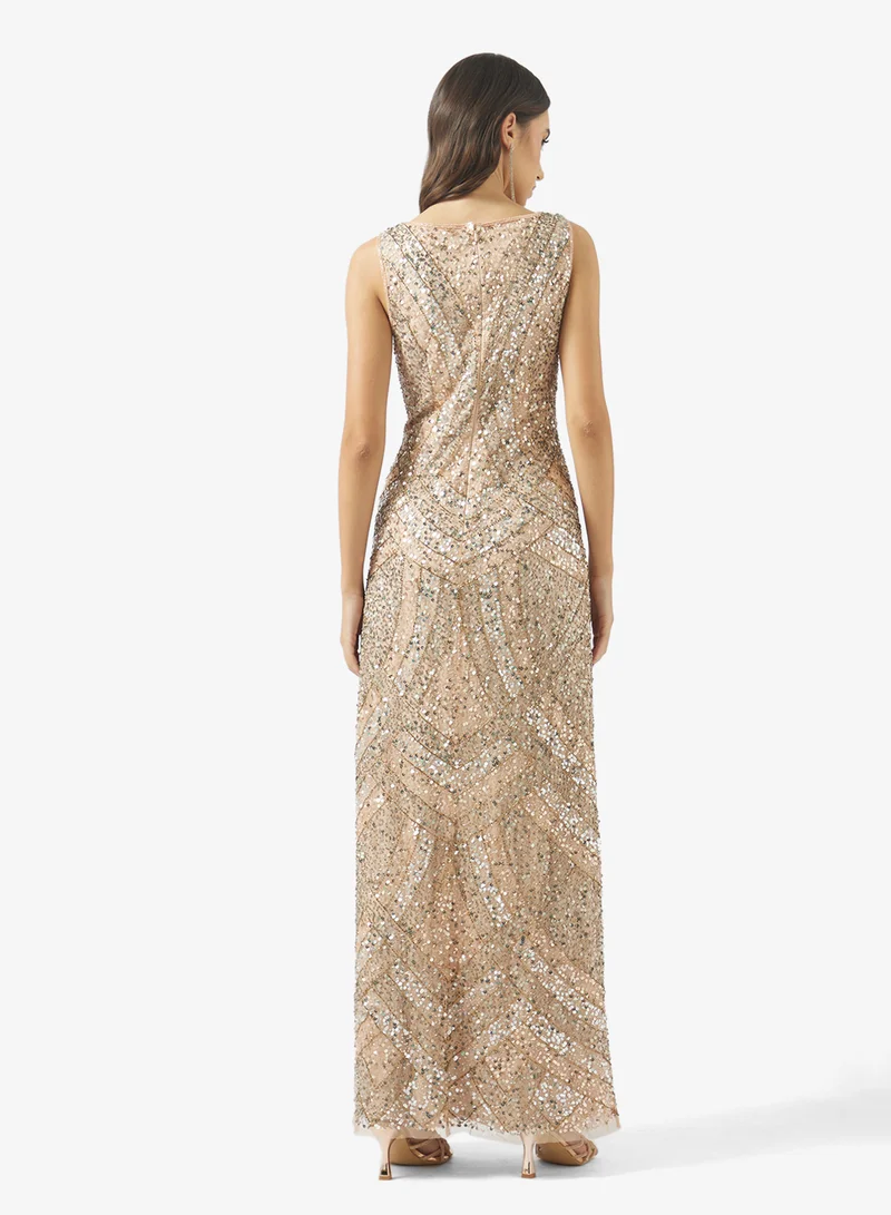 نمشي x فستان بدون أكمام مزين