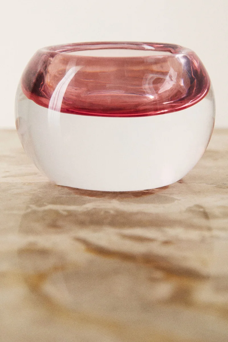 اتش اند ام حامل شموع صغيرة من الزجاج