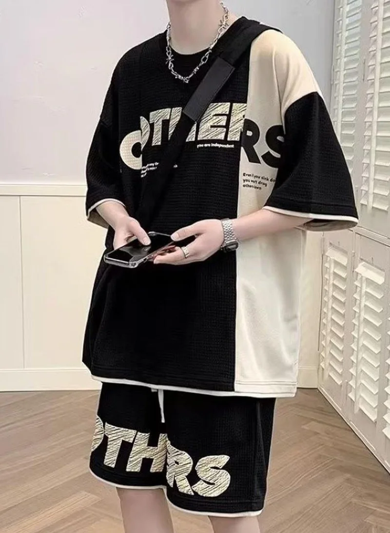YUNIQEE Black Colourblocked Typography Printed Casual T-Shirt With Shorts
