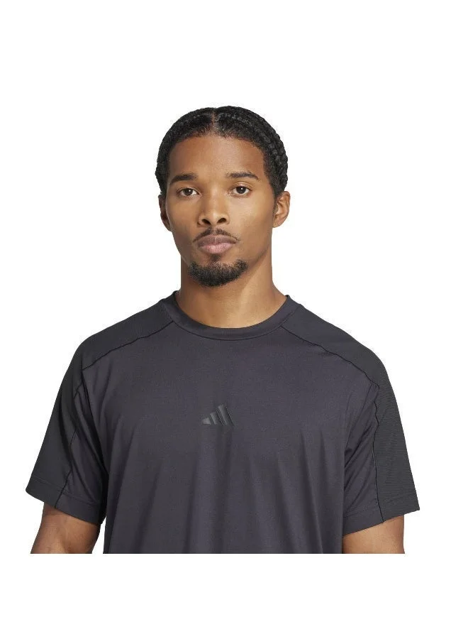 اديداس تيشيرت بيور موشن أسود بأكمام قصيرة للرجال