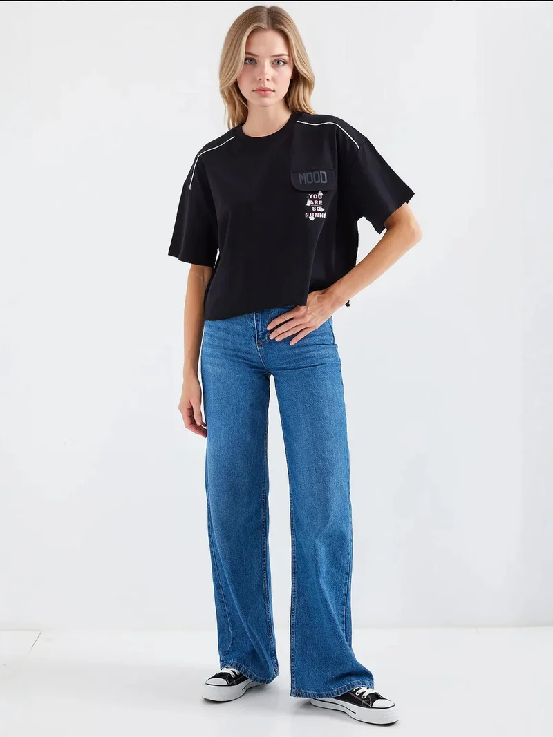 بيغ دارت تي شيرت قصير بياقة دائرية وقصة فضفاضة وجيب