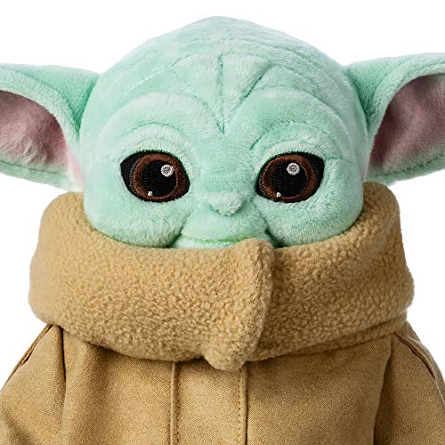 Disney store دميّة يودا بيبي من متجر ديزني - دمية غروغو الرسمية من مسلسل الماندالوريان - دميّة يودا بيبي الناعمة والمريحة مع ميزات مطرزة - الرفيق المثالي لعشاق المجرة. - Image 2